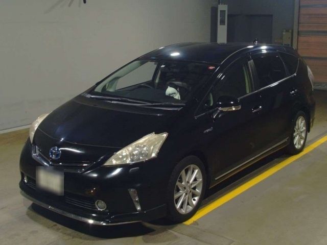 476 Toyota Prius alpha ZVW41W 2012 г. (TAA Yokohama)